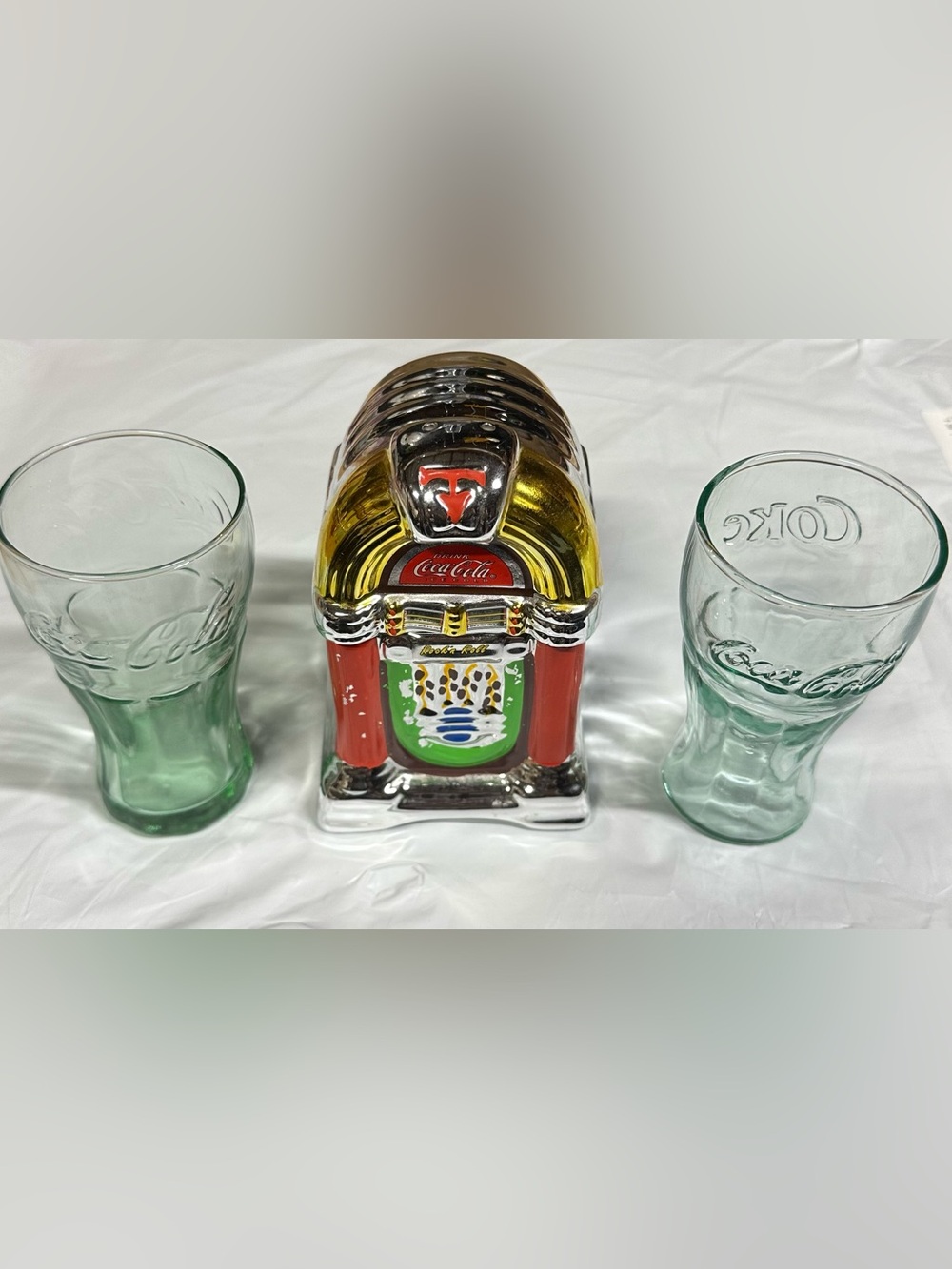 Coca Cola Retro Jukebox salt and salt and pepper shaker with Coca‑ColaGlasses